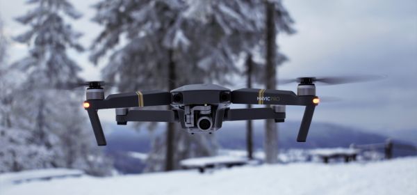 1,5 Billionen USD neuer US-Verteidigungshaushalt &ndash; 44 % mehr als 2026. Volatus Aerospace liefert die Drohnentechnik.